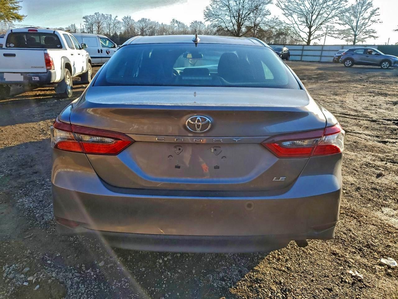 2022 TOYOTA CAMRY LE photo 6