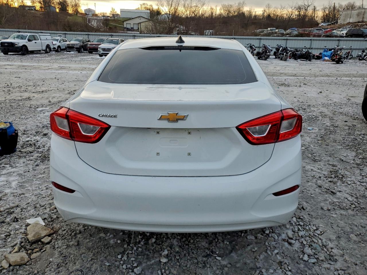 2016 CHEVROLET CRUZE LS photo 6