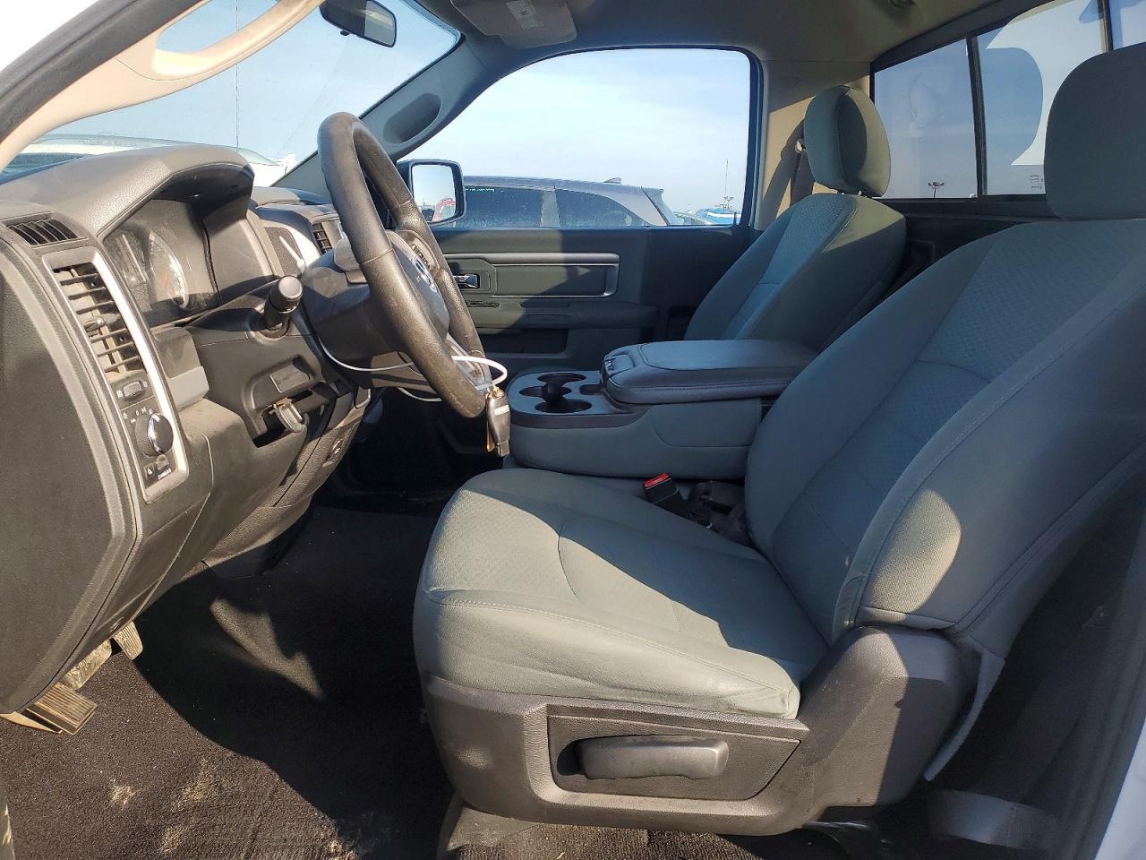 2017 RAM 1500 ST photo 7