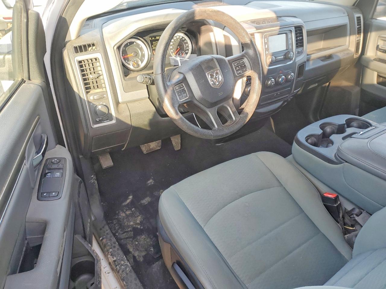 2017 RAM 1500 ST photo 8