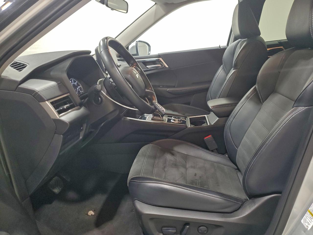 2024 MITSUBISHI OUTLANDER SE photo 7