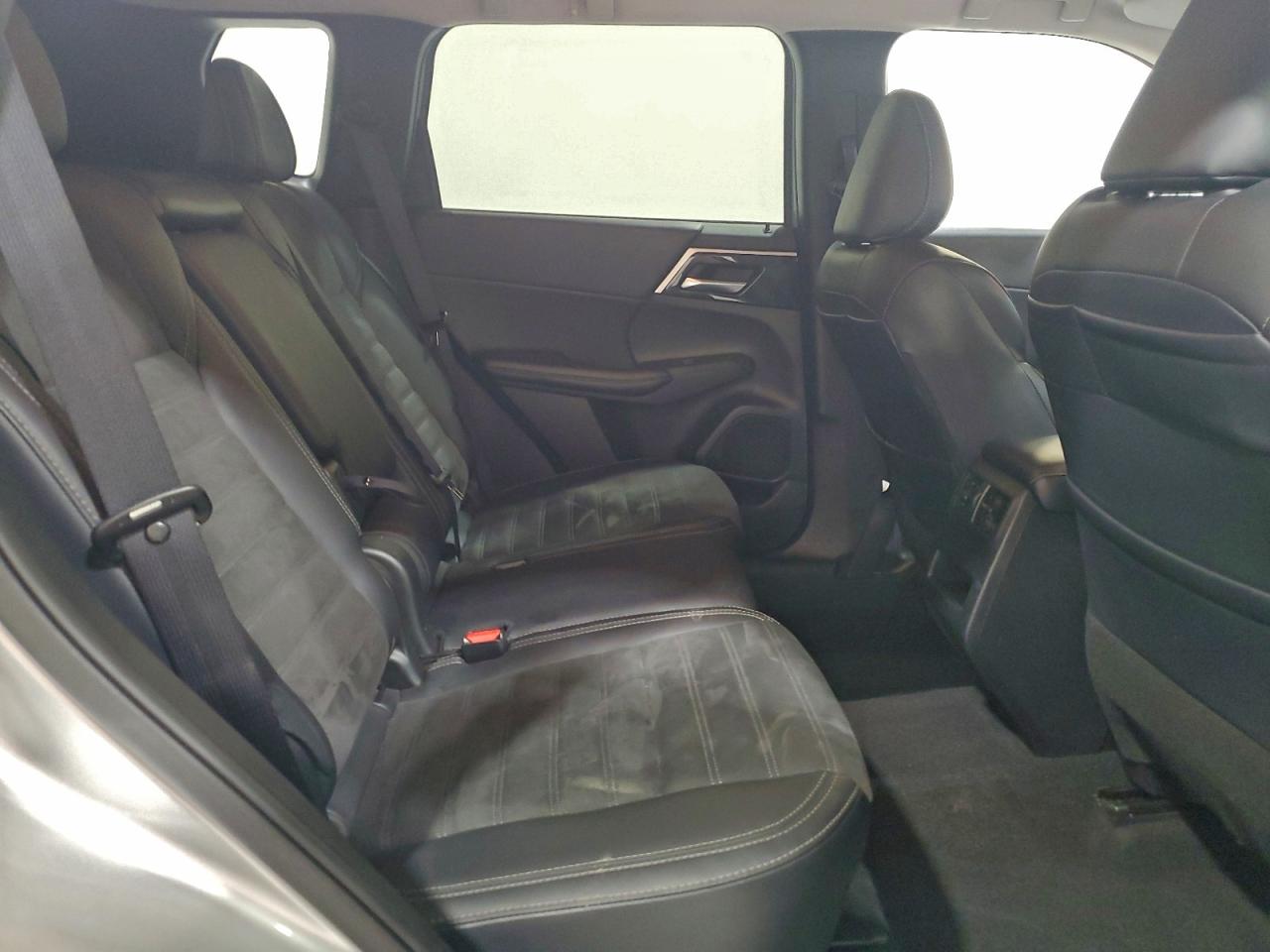 2024 MITSUBISHI OUTLANDER SE photo 11