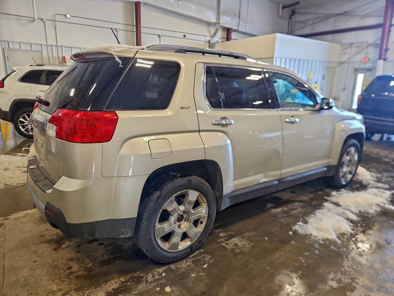 2015 GMC TERRAIN SLT photo 3