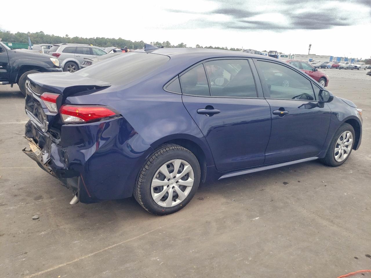 2024 TOYOTA COROLLA LE photo 3