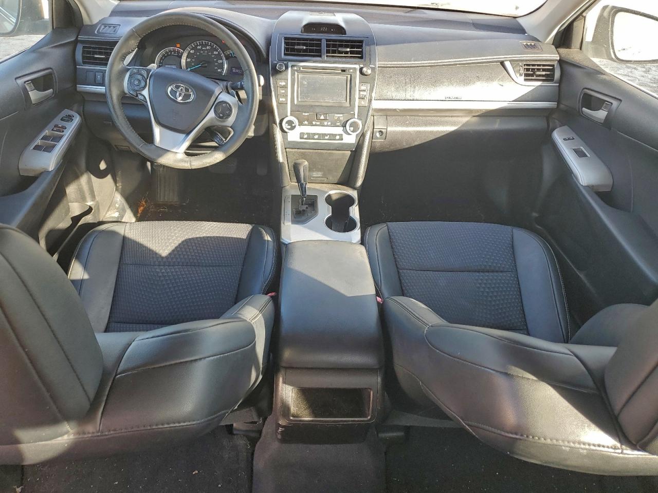 2014 TOYOTA CAMRY L photo 8