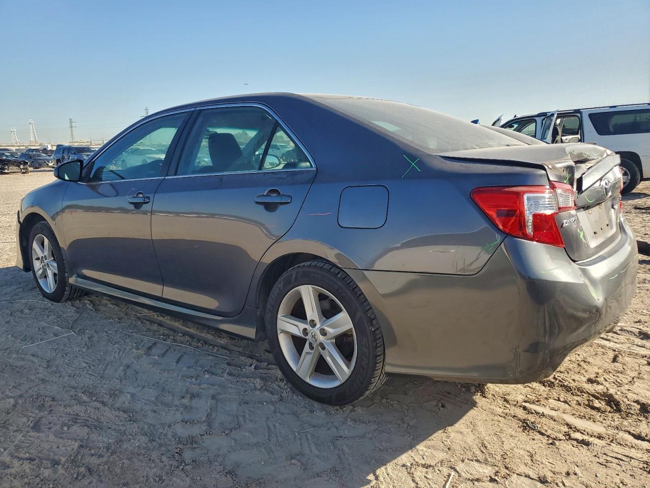 2014 TOYOTA CAMRY L photo 2