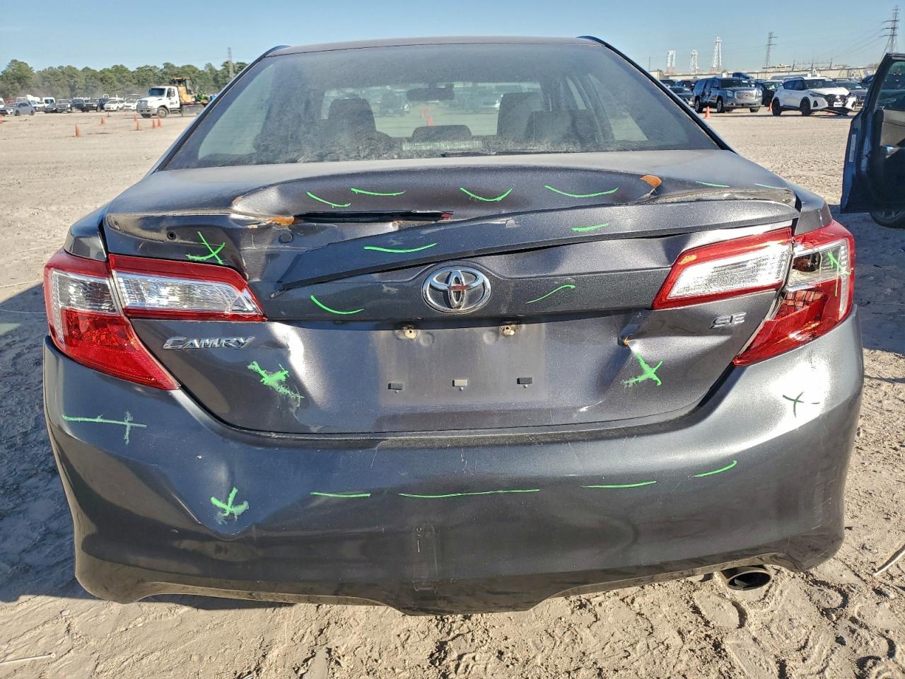 2014 TOYOTA CAMRY L photo 6
