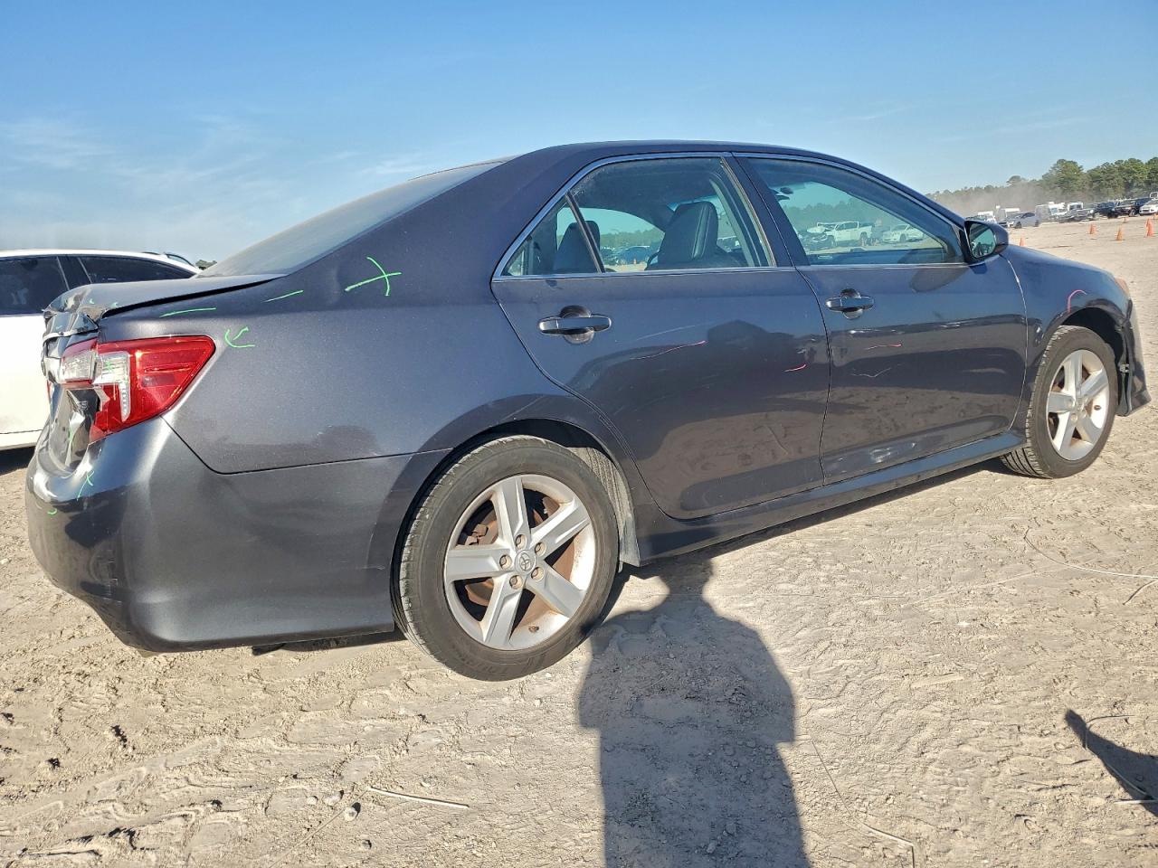 2014 TOYOTA CAMRY L photo 3