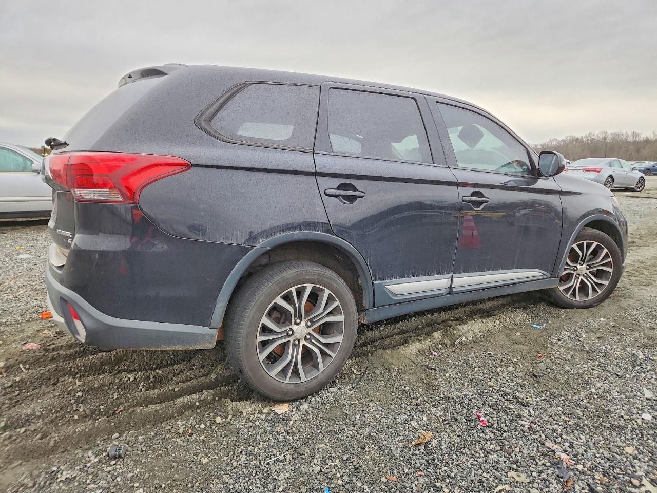 2017 MITSUBISHI OUTLANDER SE photo 7