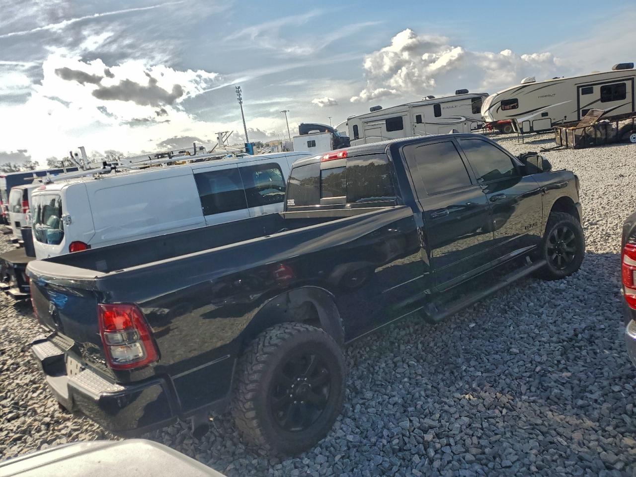 2022 RAM 3500 BIG HORN/LONE STAR photo 3