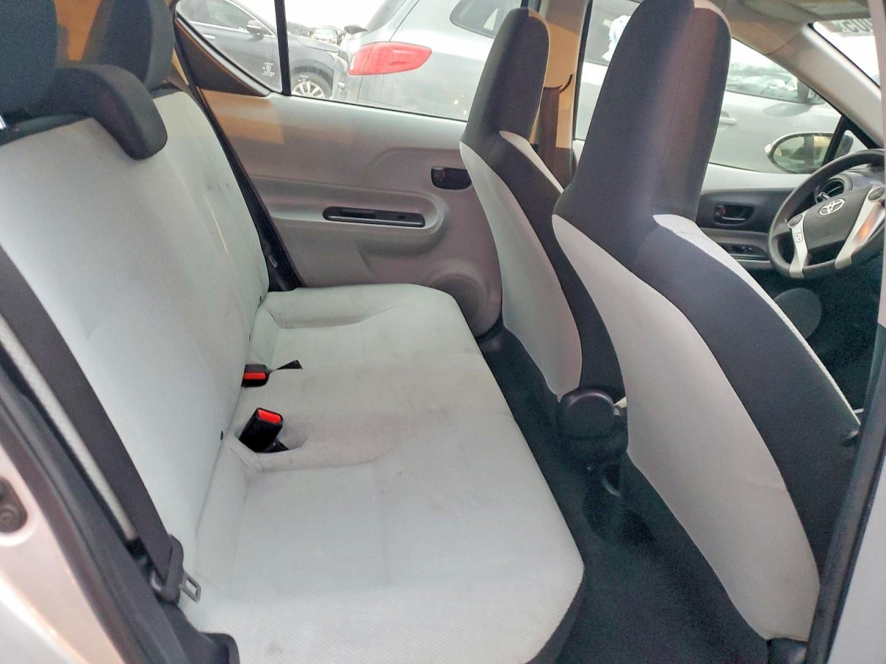 2014 TOYOTA PRIUS C photo 11