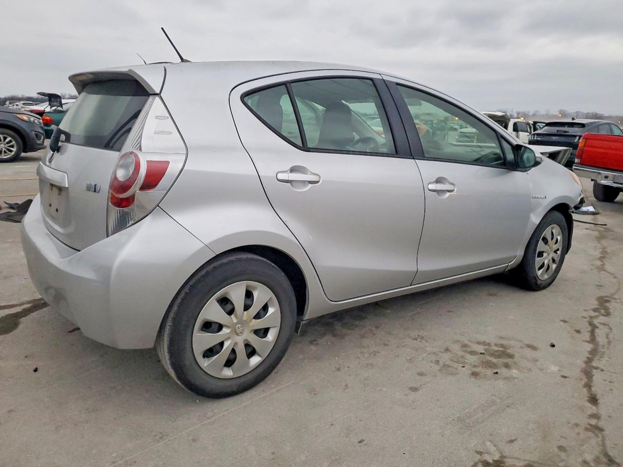 2014 TOYOTA PRIUS C photo 3