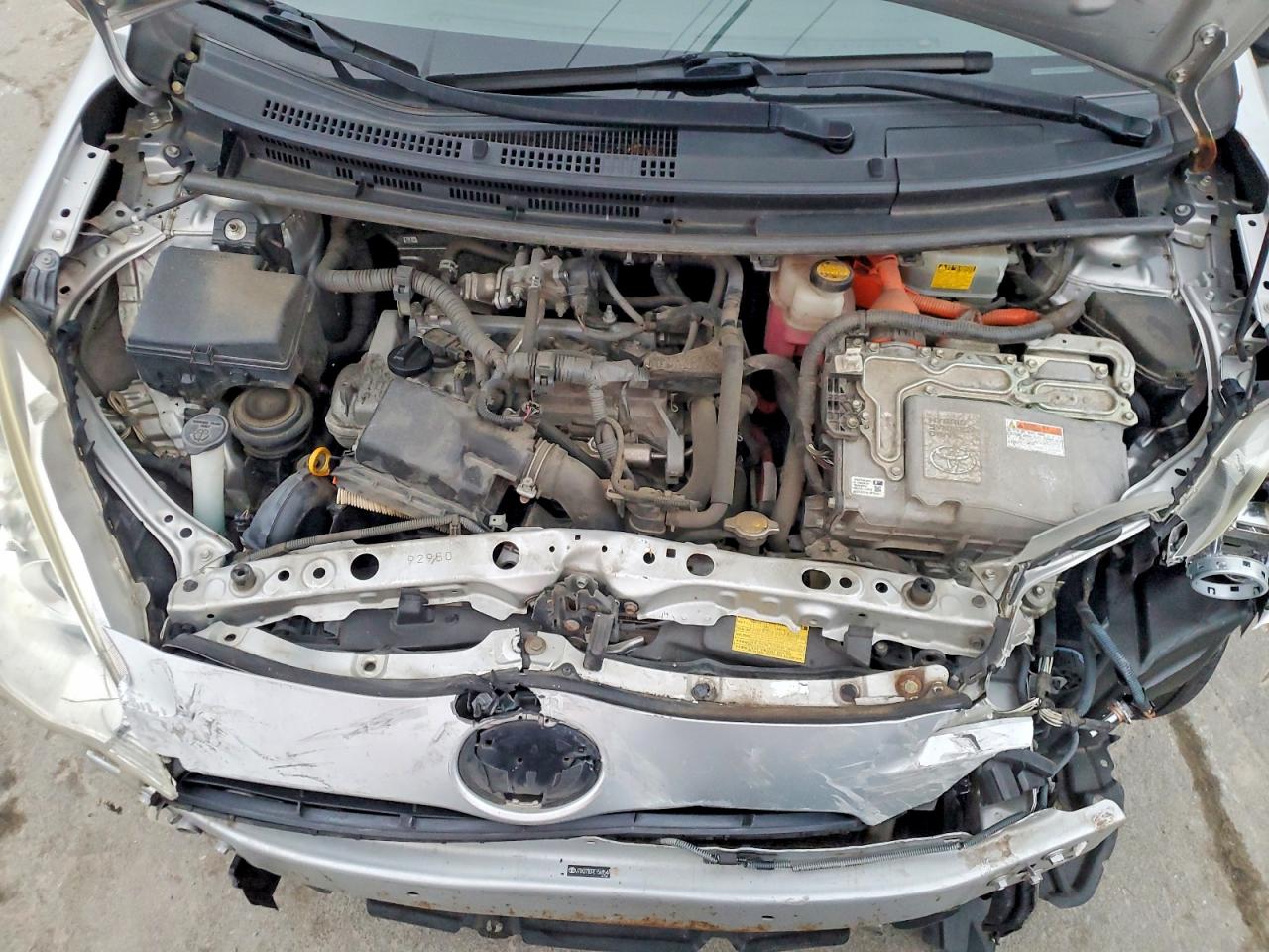 2014 TOYOTA PRIUS C photo 12