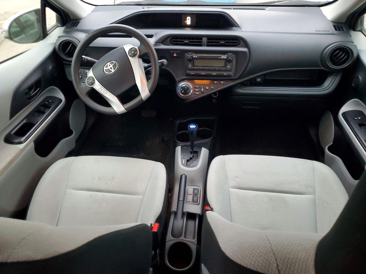 2014 TOYOTA PRIUS C photo 8