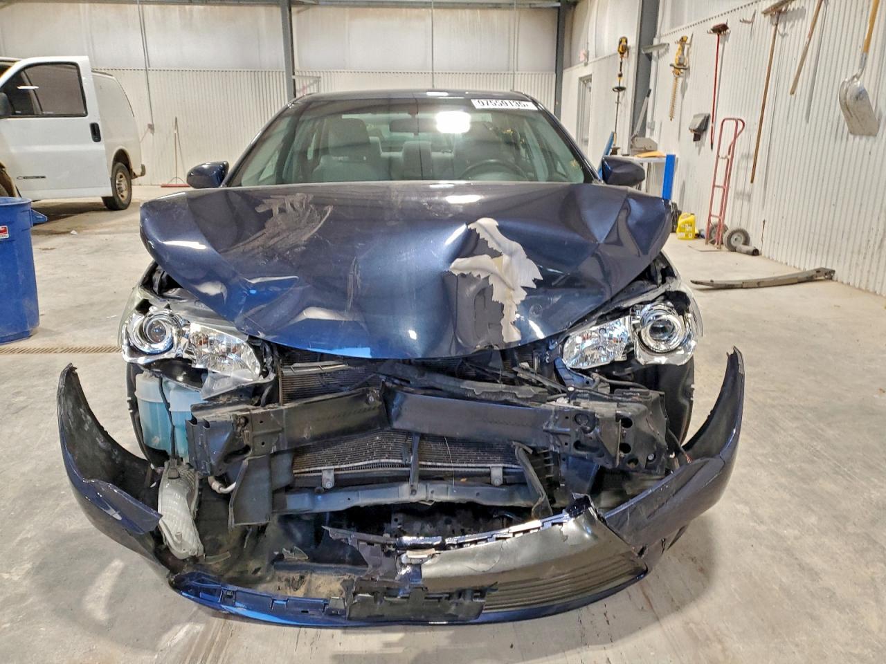 2015 TOYOTA CAMRY LE photo 5