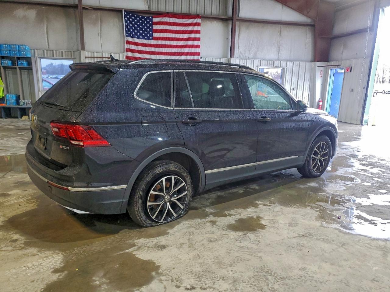 2021 VOLKSWAGEN TIGUAN SE photo 3