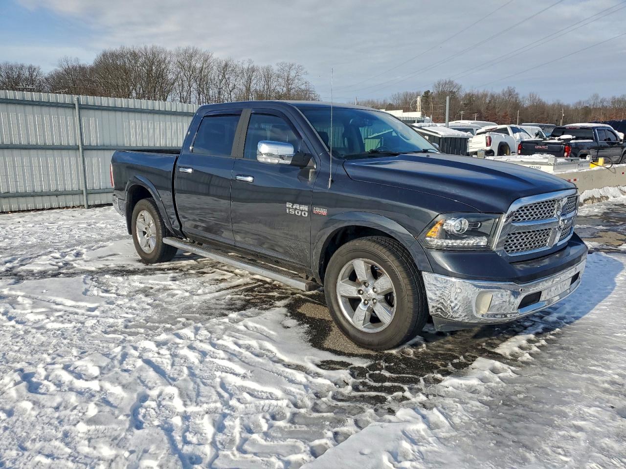 2014 RAM 1500 LARAMIE photo 4
