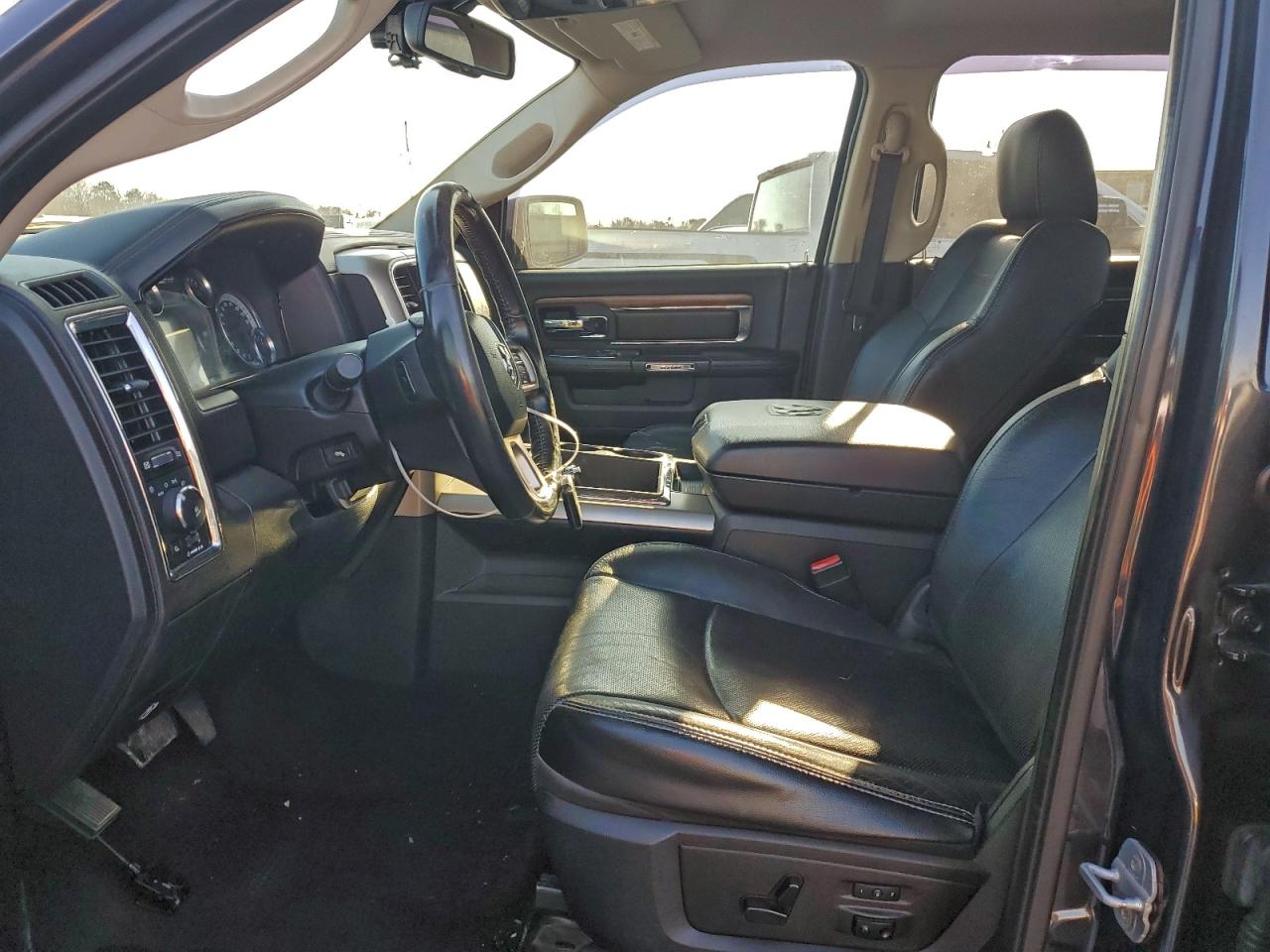 2014 RAM 1500 LARAMIE photo 7
