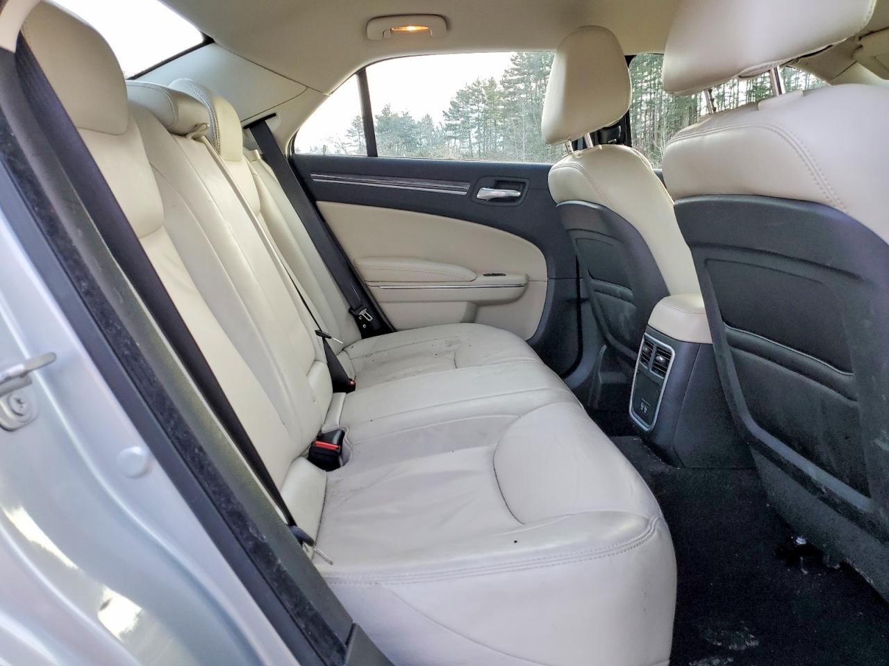 2021 CHRYSLER 300 TOURING photo 10