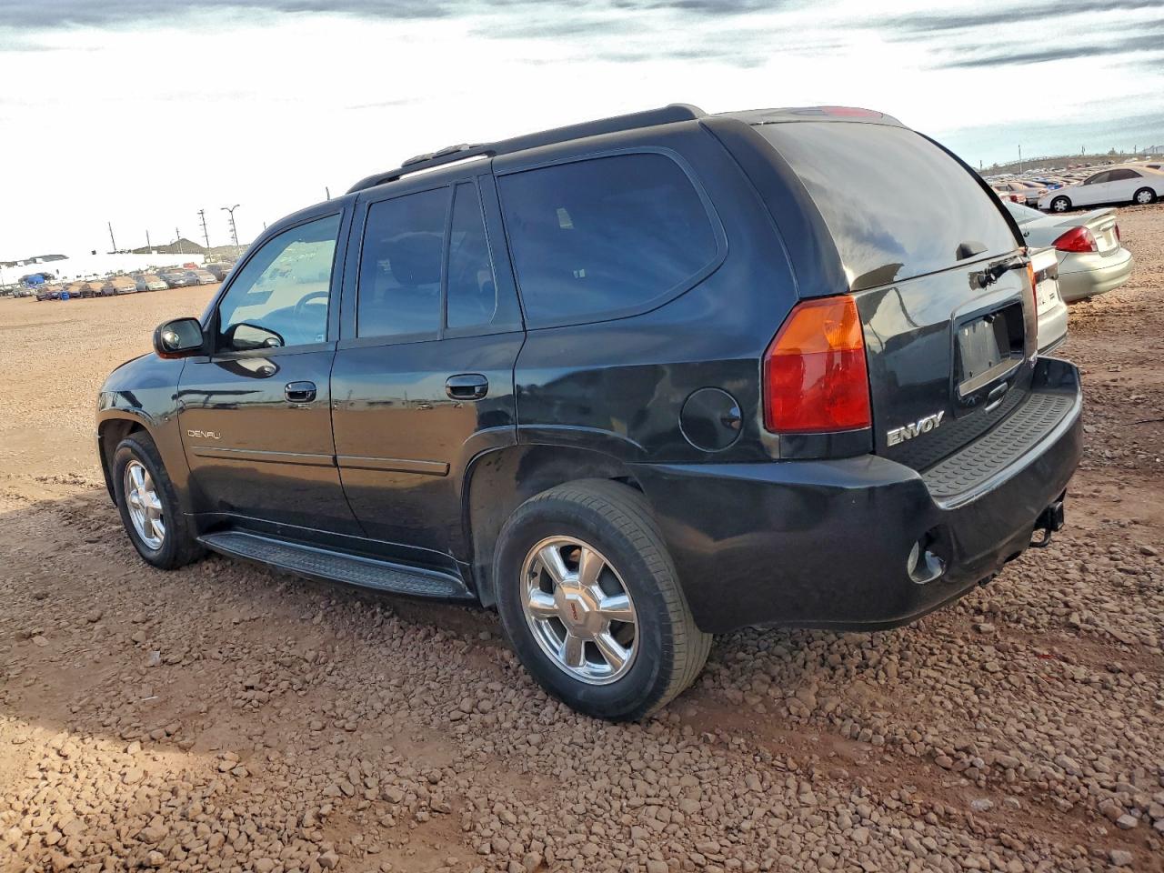 2005 GMC ENVOY DENALI photo 2