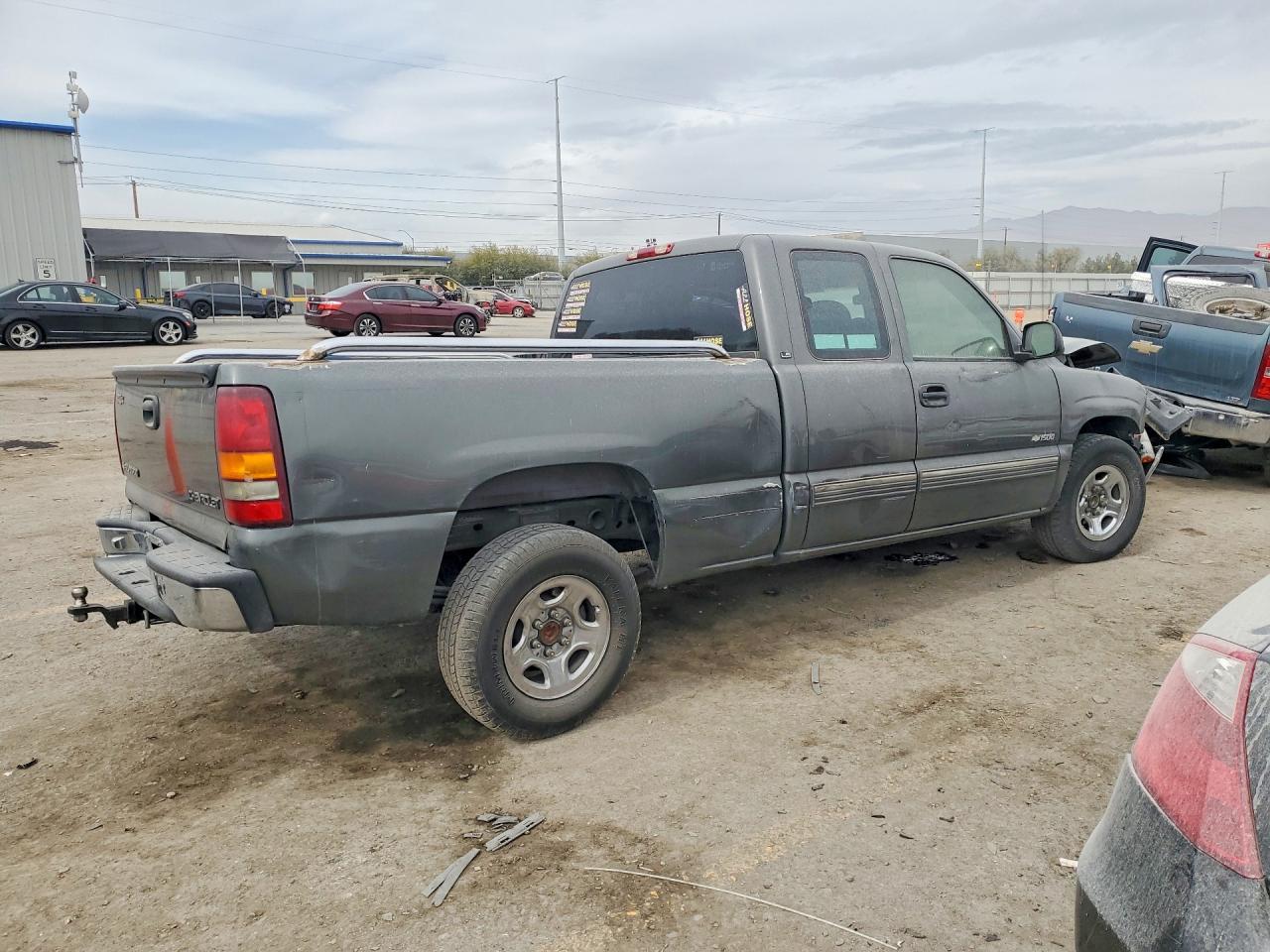 2002 CHEVROLET SILVERADO C1500 photo 3