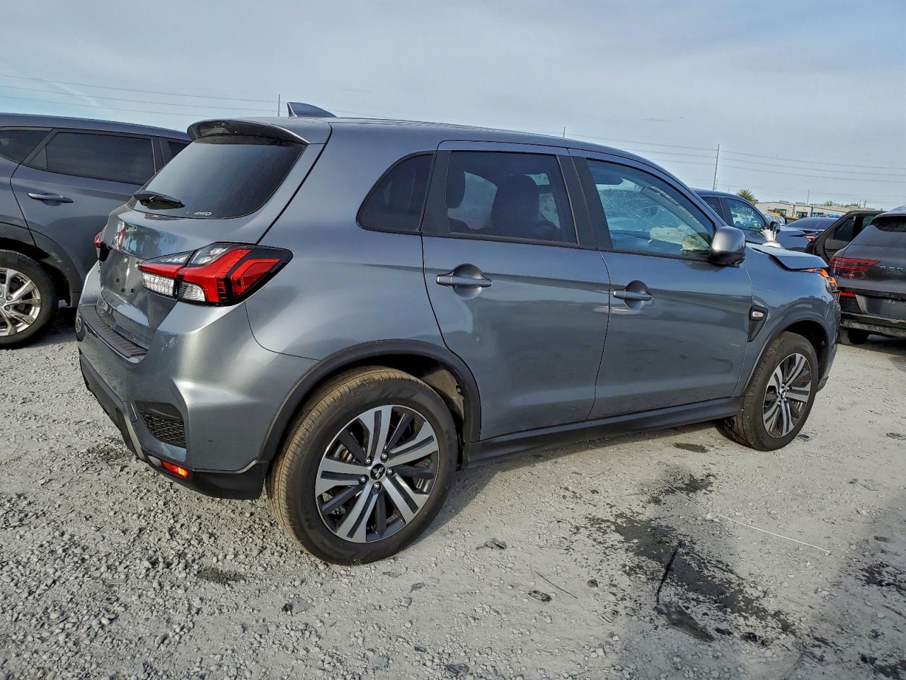 2025 MITSUBISHI OUTLANDER SPORT S photo 3