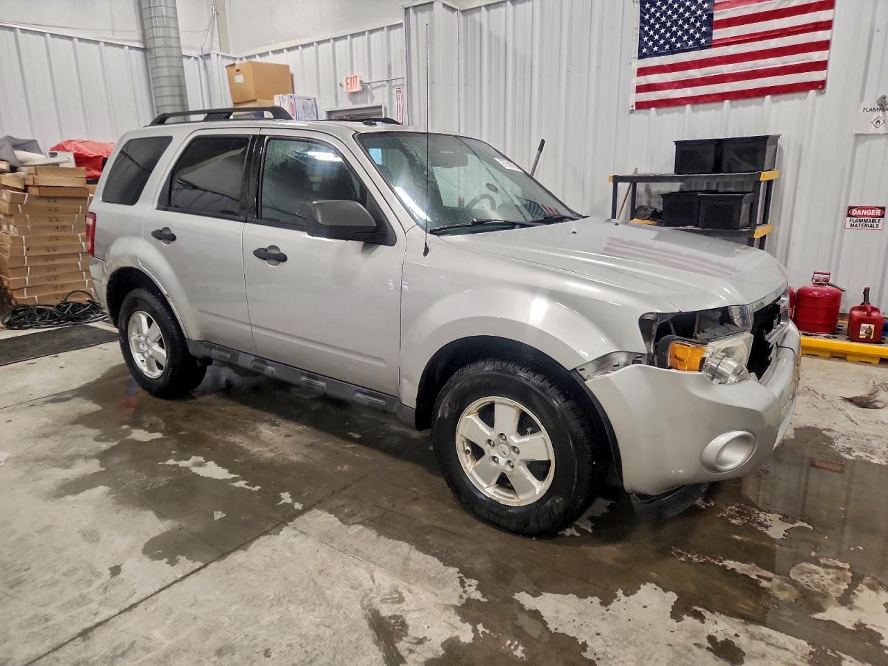 2011 FORD ESCAPE XLT photo 4