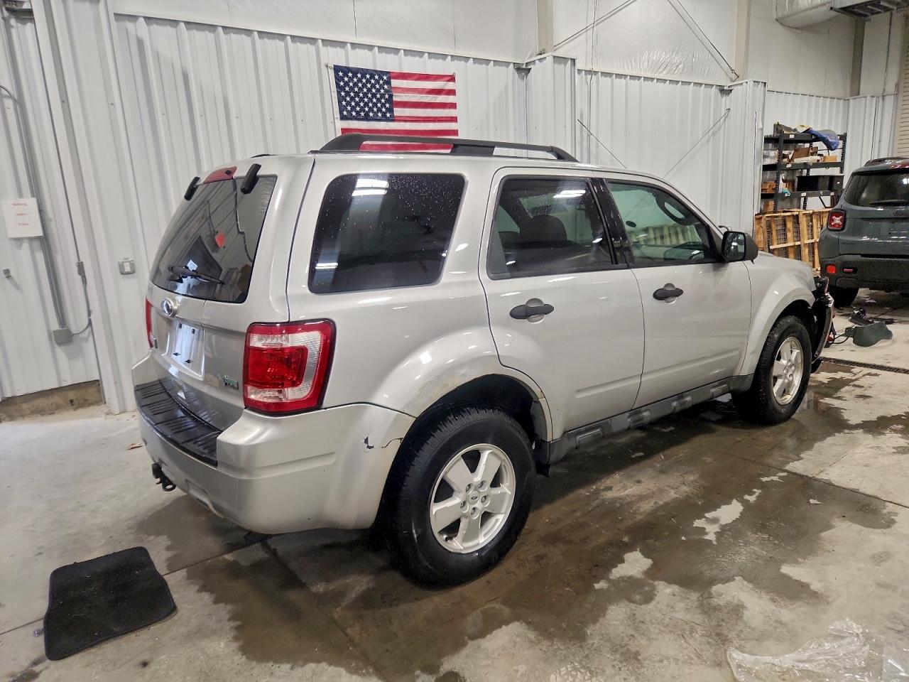 2011 FORD ESCAPE XLT photo 3