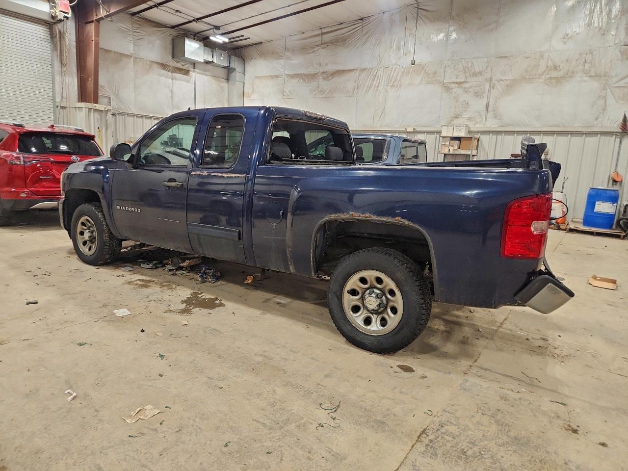 2010 CHEVROLET SILVERADO C1500 LT photo 2