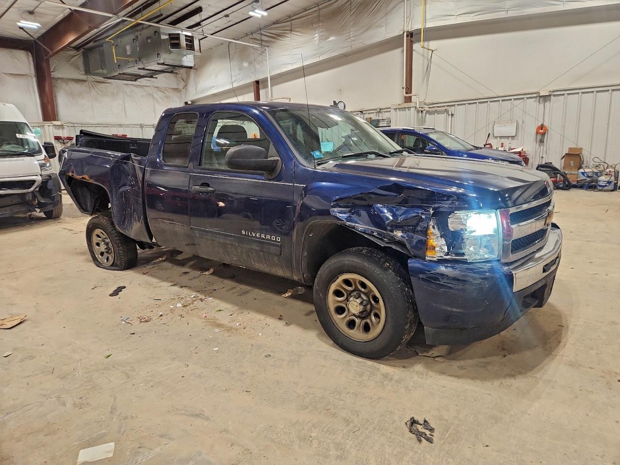 2010 CHEVROLET SILVERADO C1500 LT photo 4