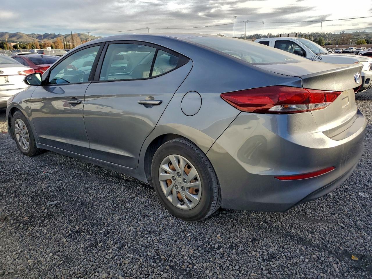 2018 HYUNDAI ELANTRA SE photo 2