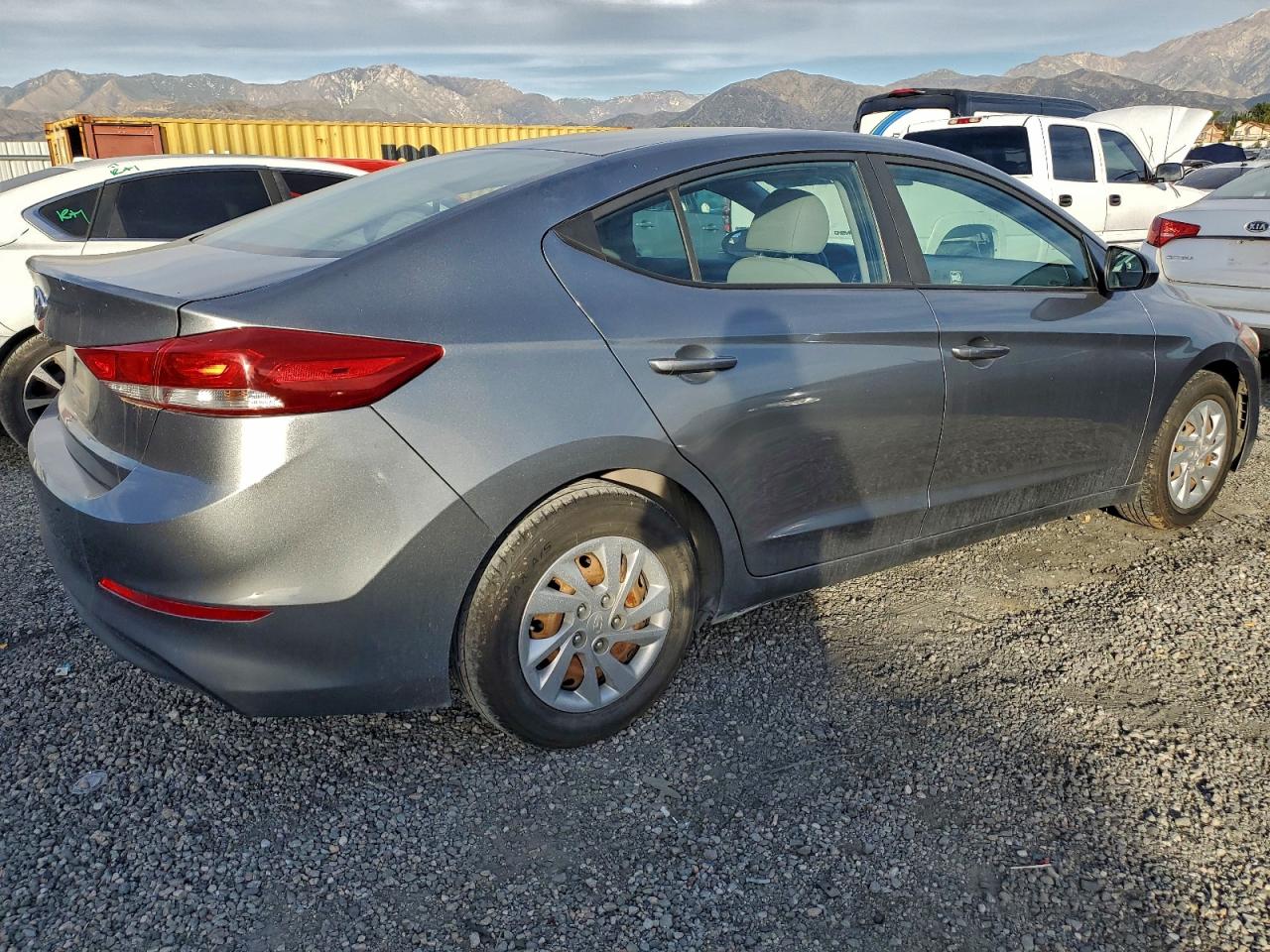 2018 HYUNDAI ELANTRA SE photo 3