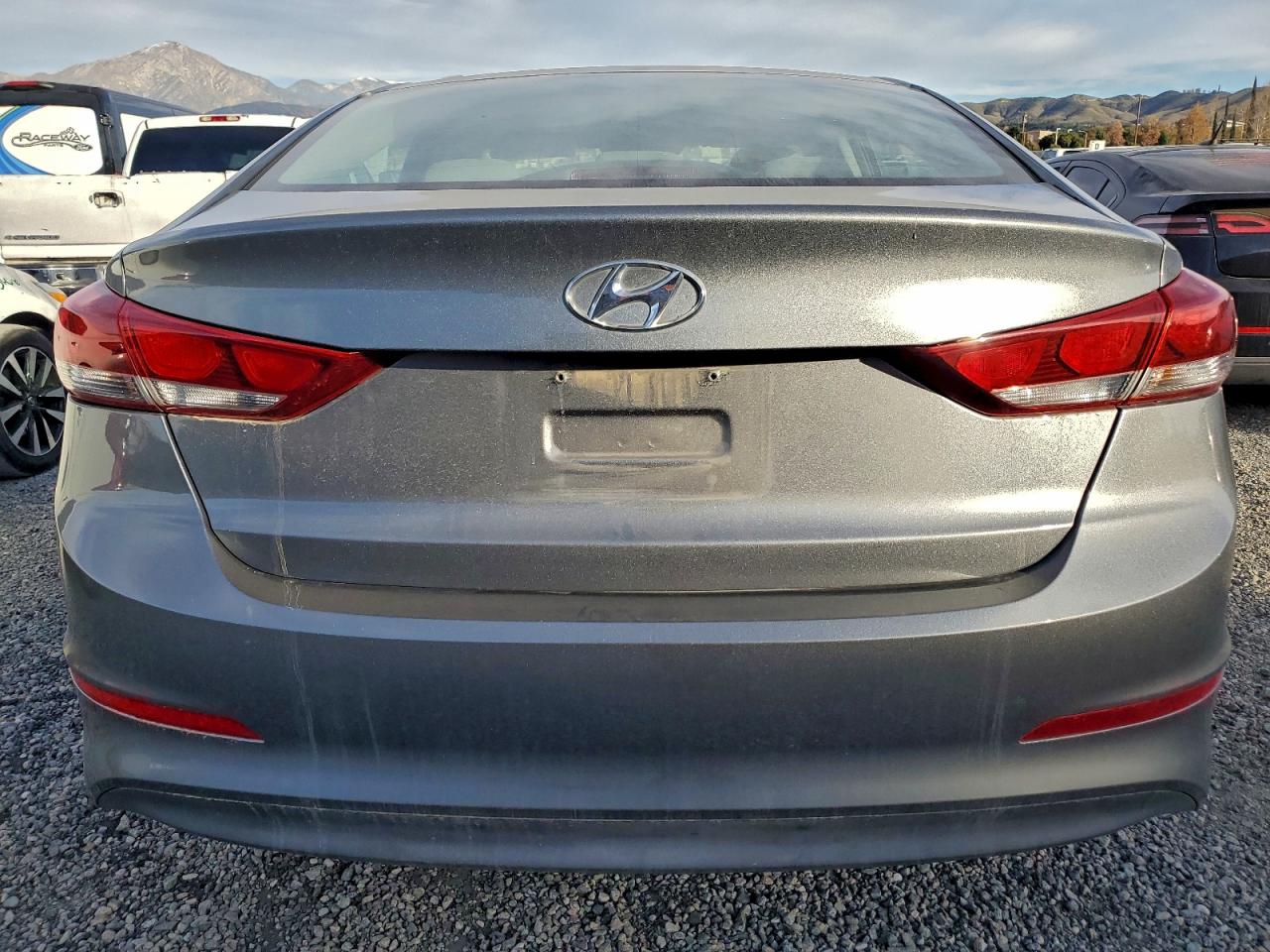 2018 HYUNDAI ELANTRA SE photo 6