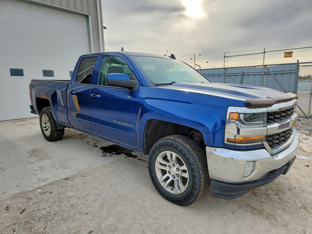 2017 CHEVROLET SILVERADO K1500 LT photo 4