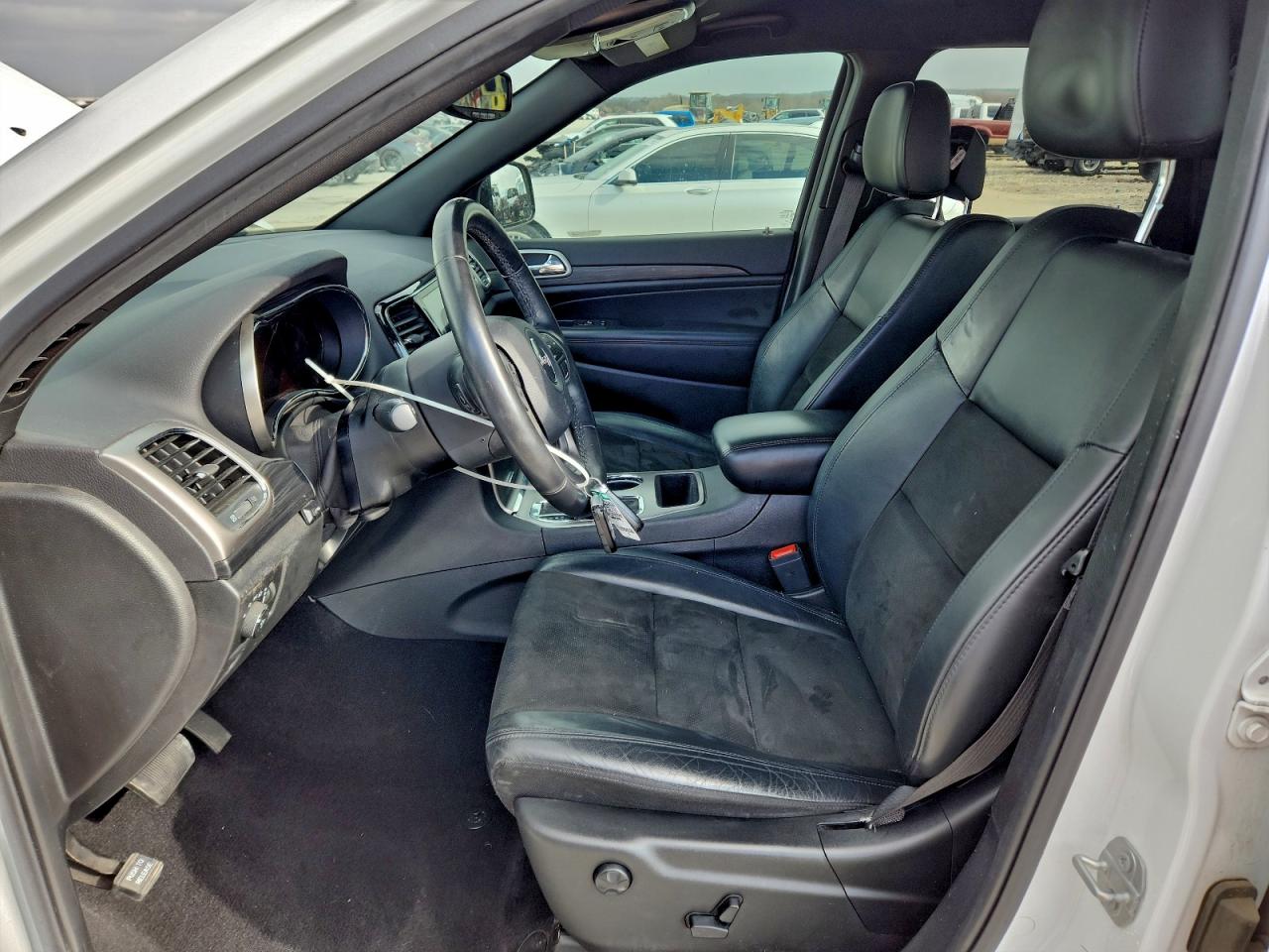 2020 JEEP GRAND CHEROKEE LAREDO photo 7
