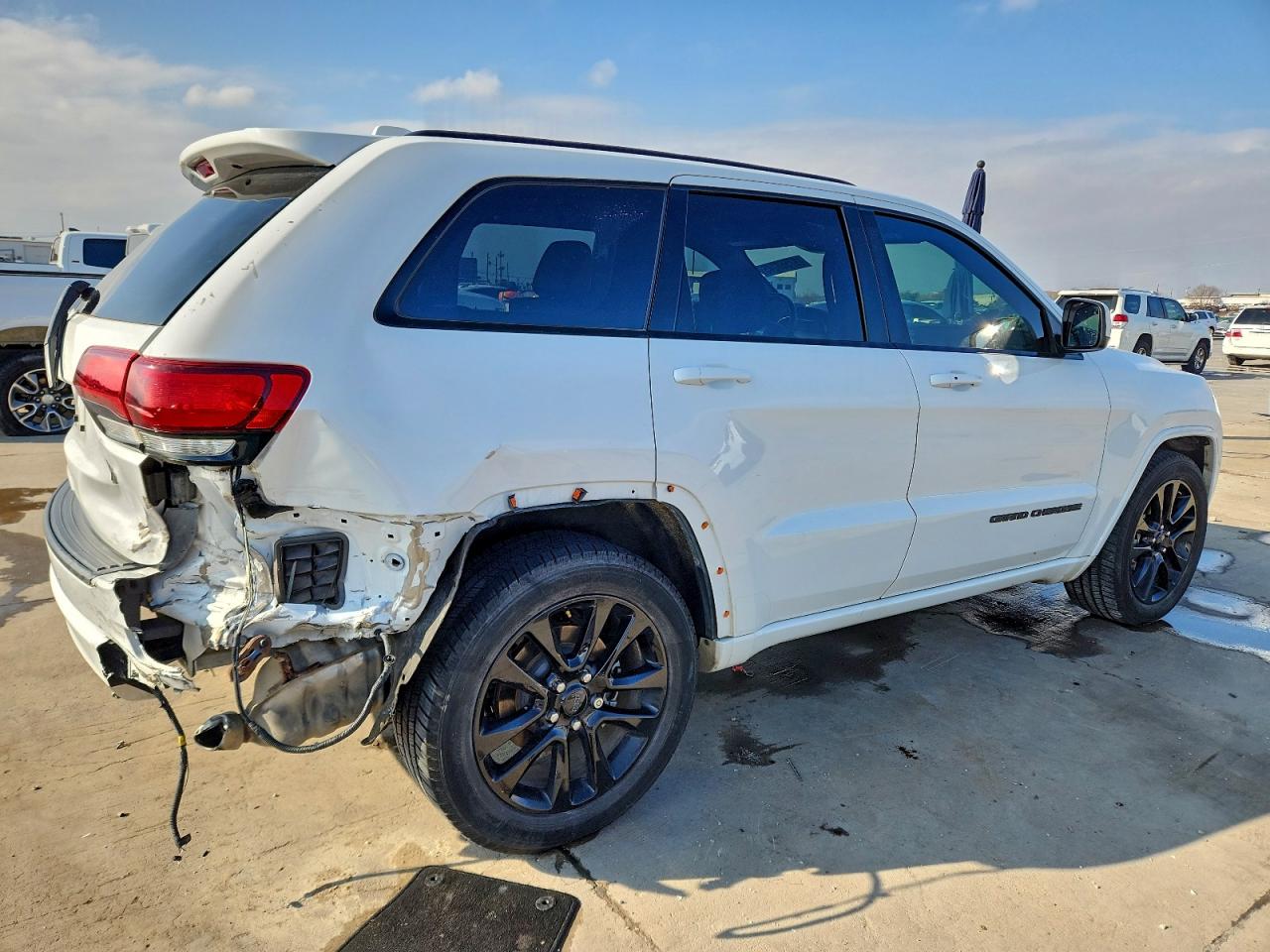 2020 JEEP GRAND CHEROKEE LAREDO photo 3