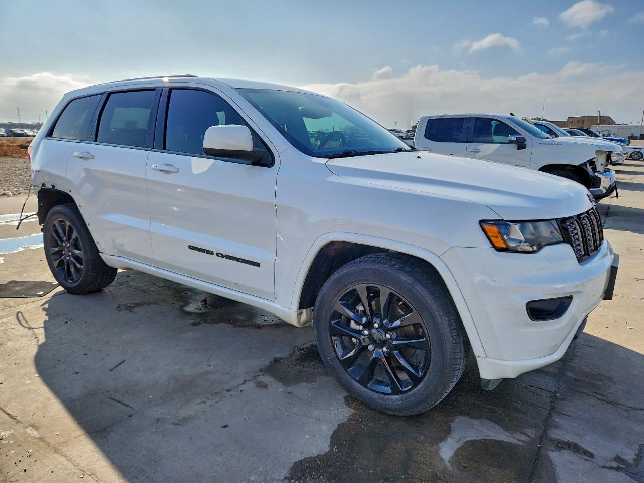 2020 JEEP GRAND CHEROKEE LAREDO photo 4