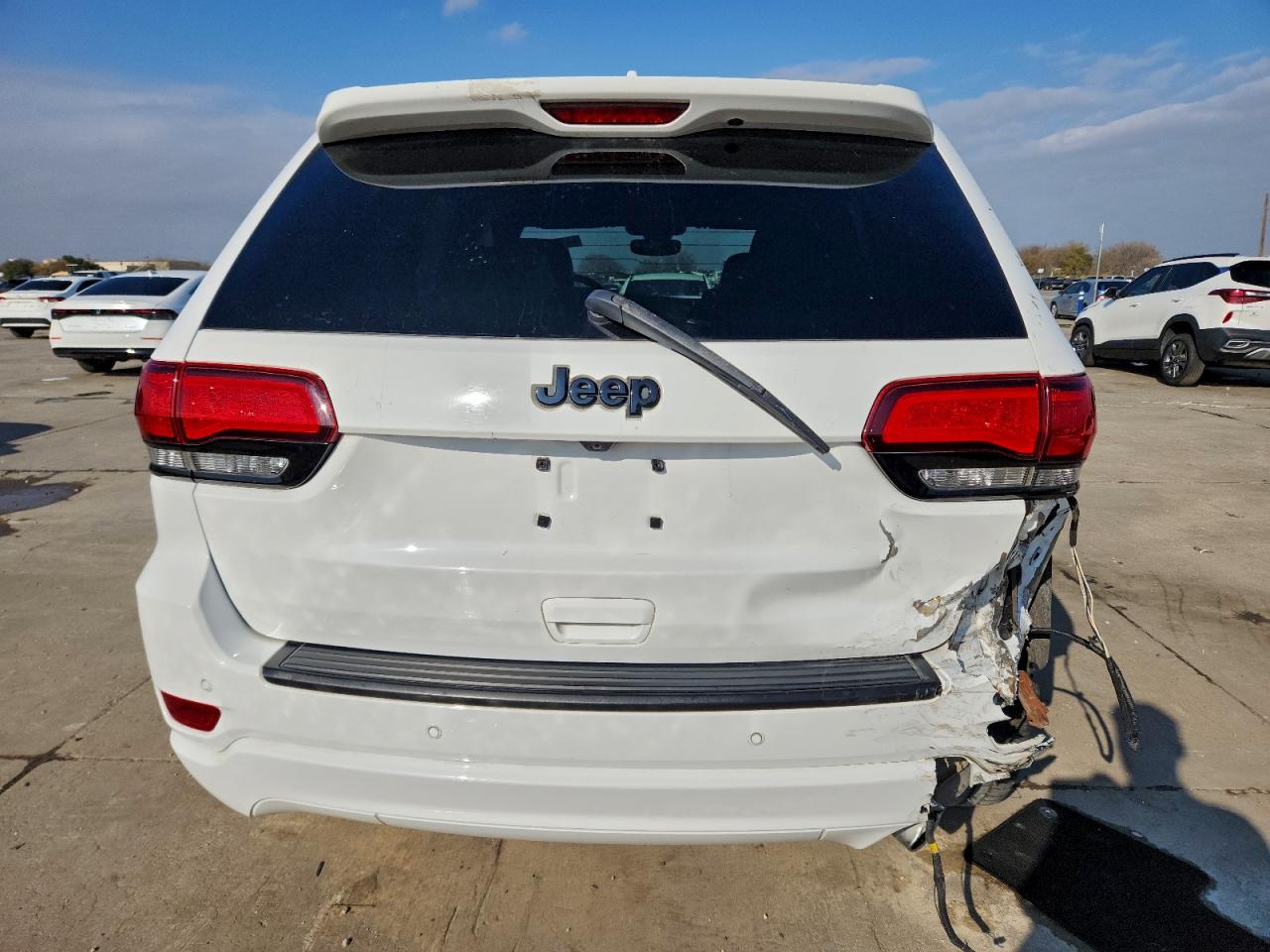 2020 JEEP GRAND CHEROKEE LAREDO photo 6