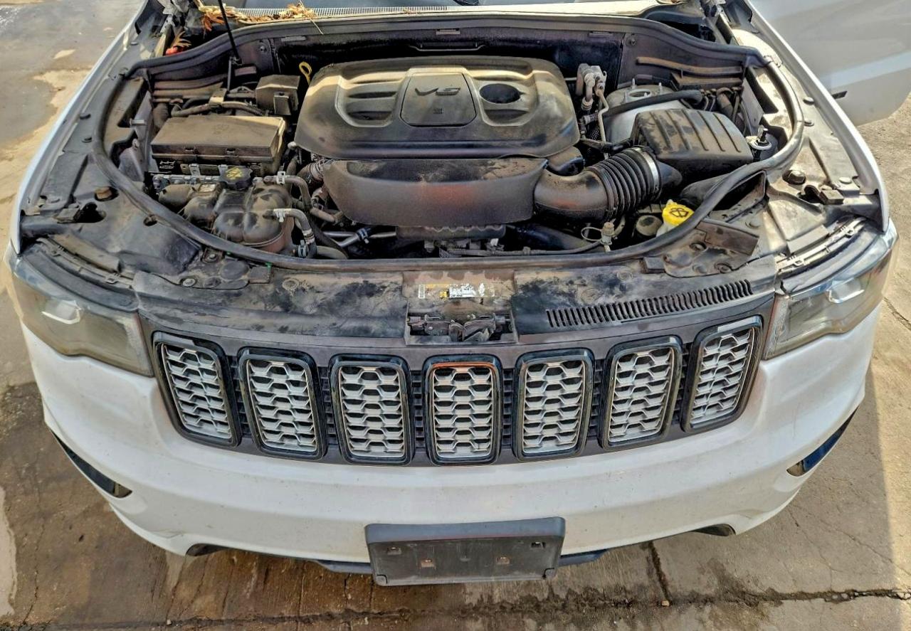 2020 JEEP GRAND CHEROKEE LAREDO photo 12