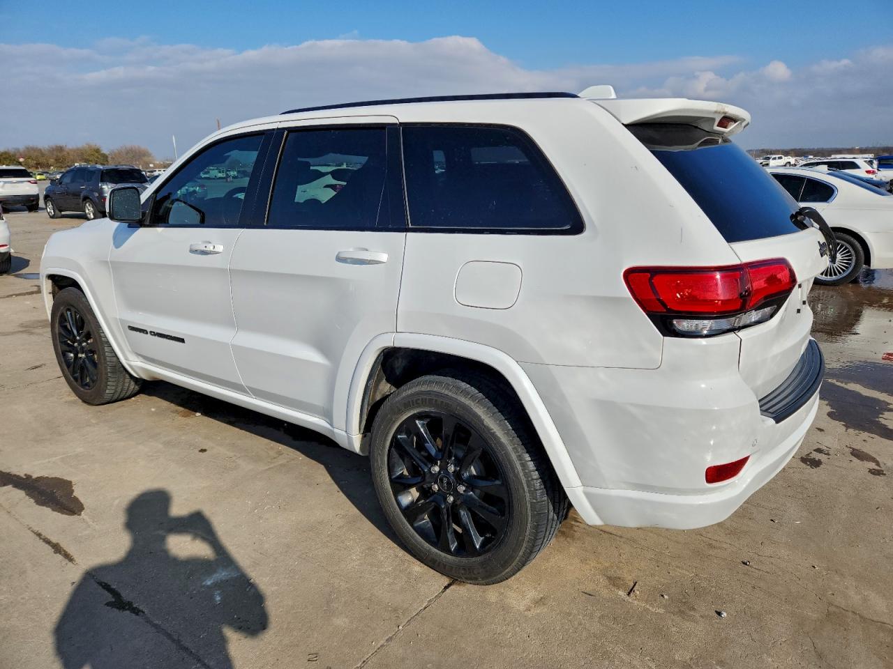 2020 JEEP GRAND CHEROKEE LAREDO photo 2