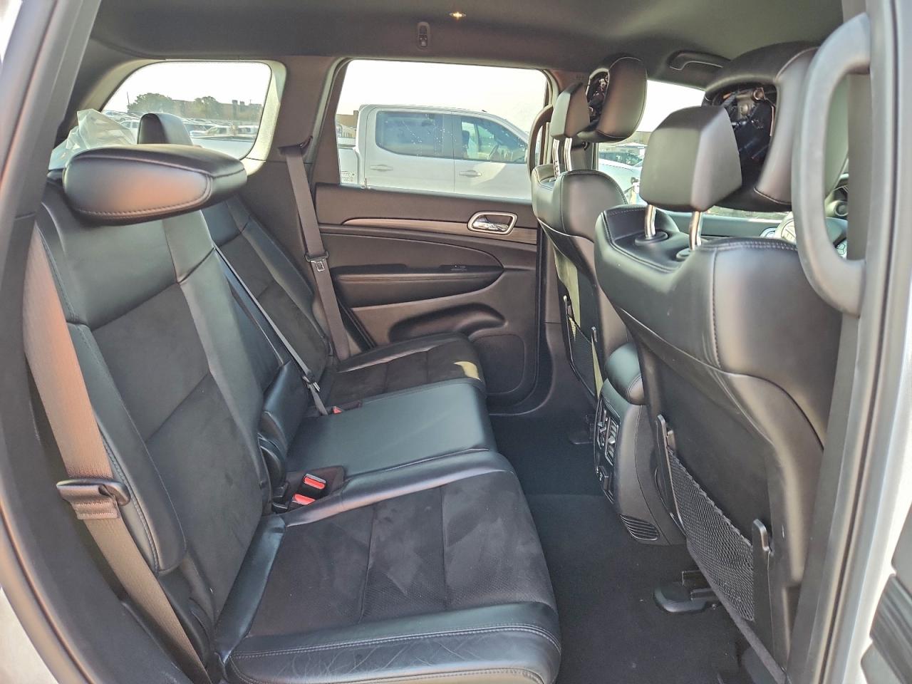 2020 JEEP GRAND CHEROKEE LAREDO photo 11