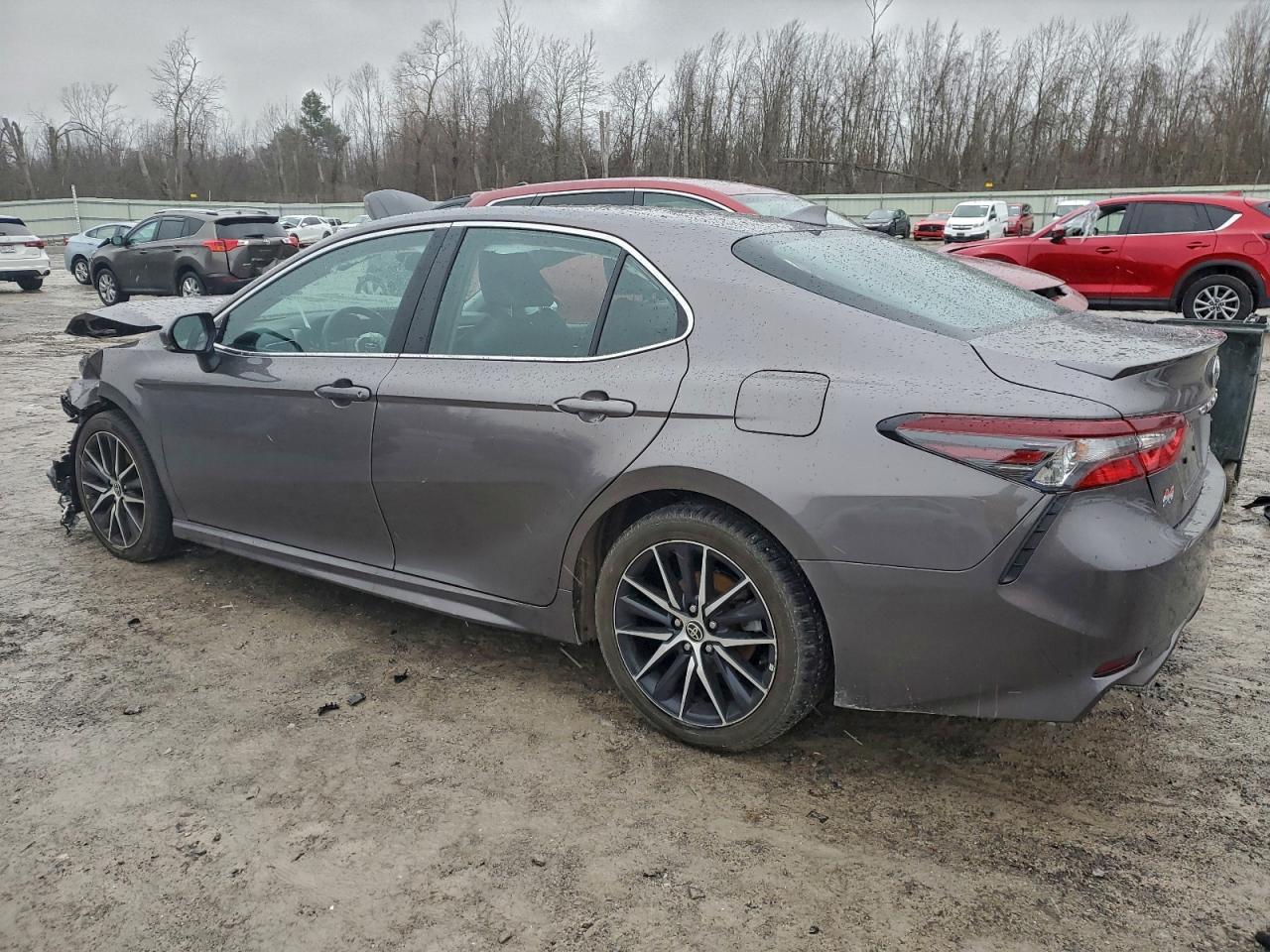 2022 TOYOTA CAMRY SE photo 2