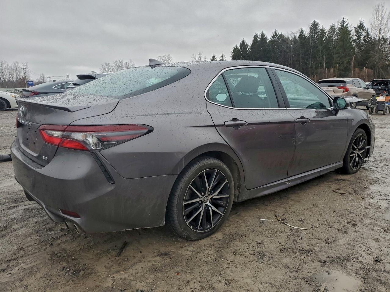 2022 TOYOTA CAMRY SE photo 3