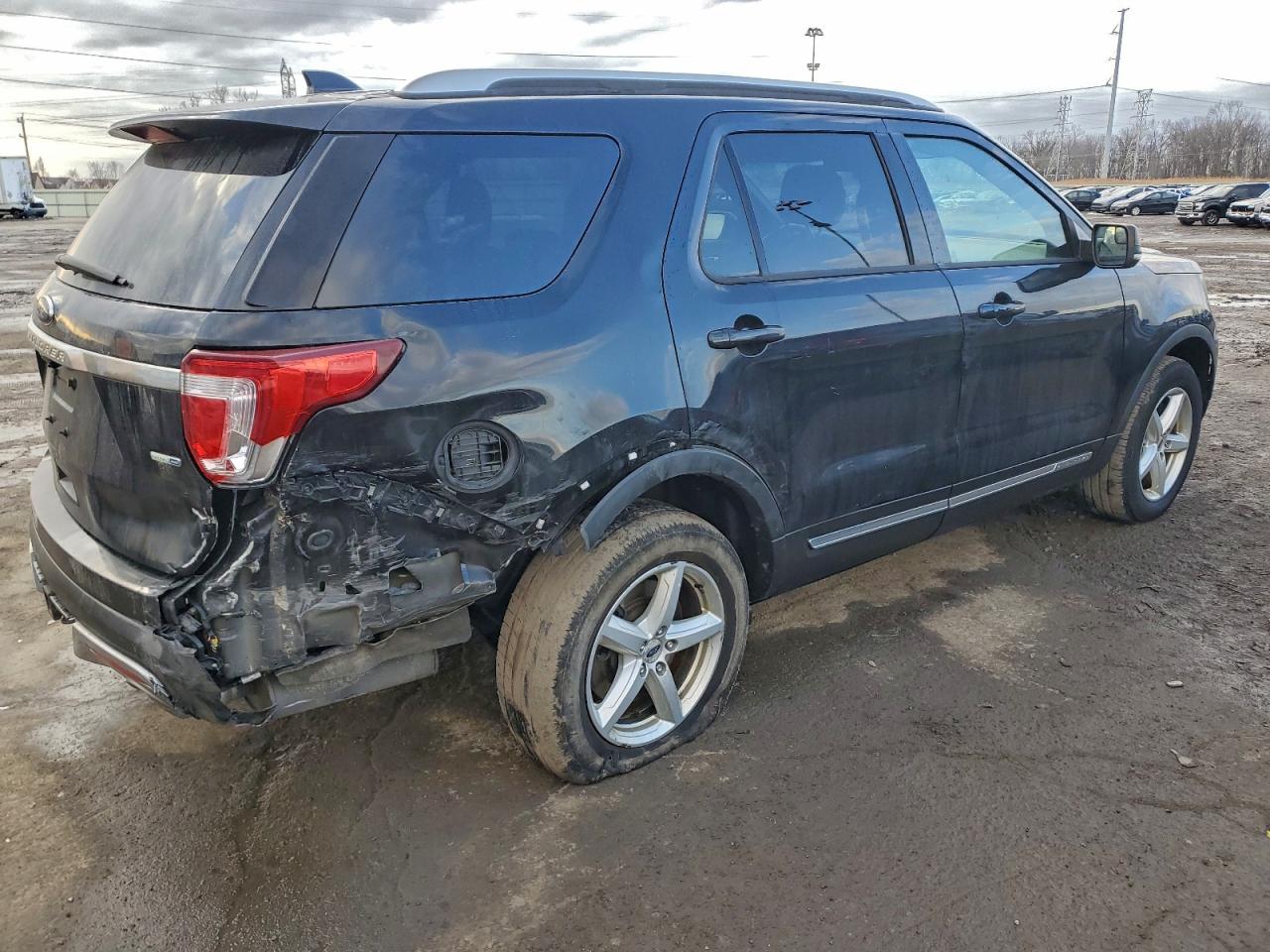 2016 FORD EXPLORER XLT photo 3