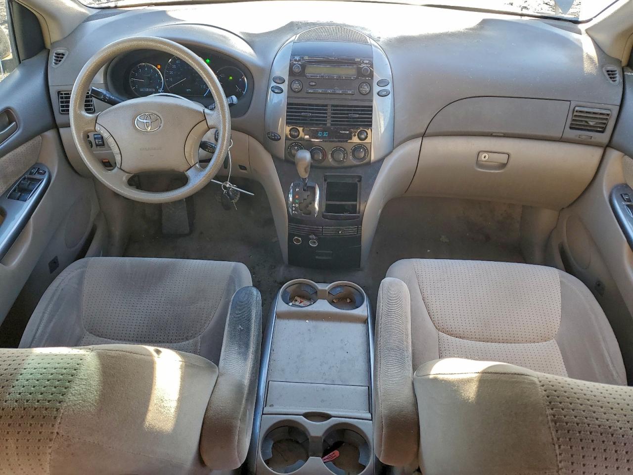 2009 TOYOTA SIENNA CE photo 8