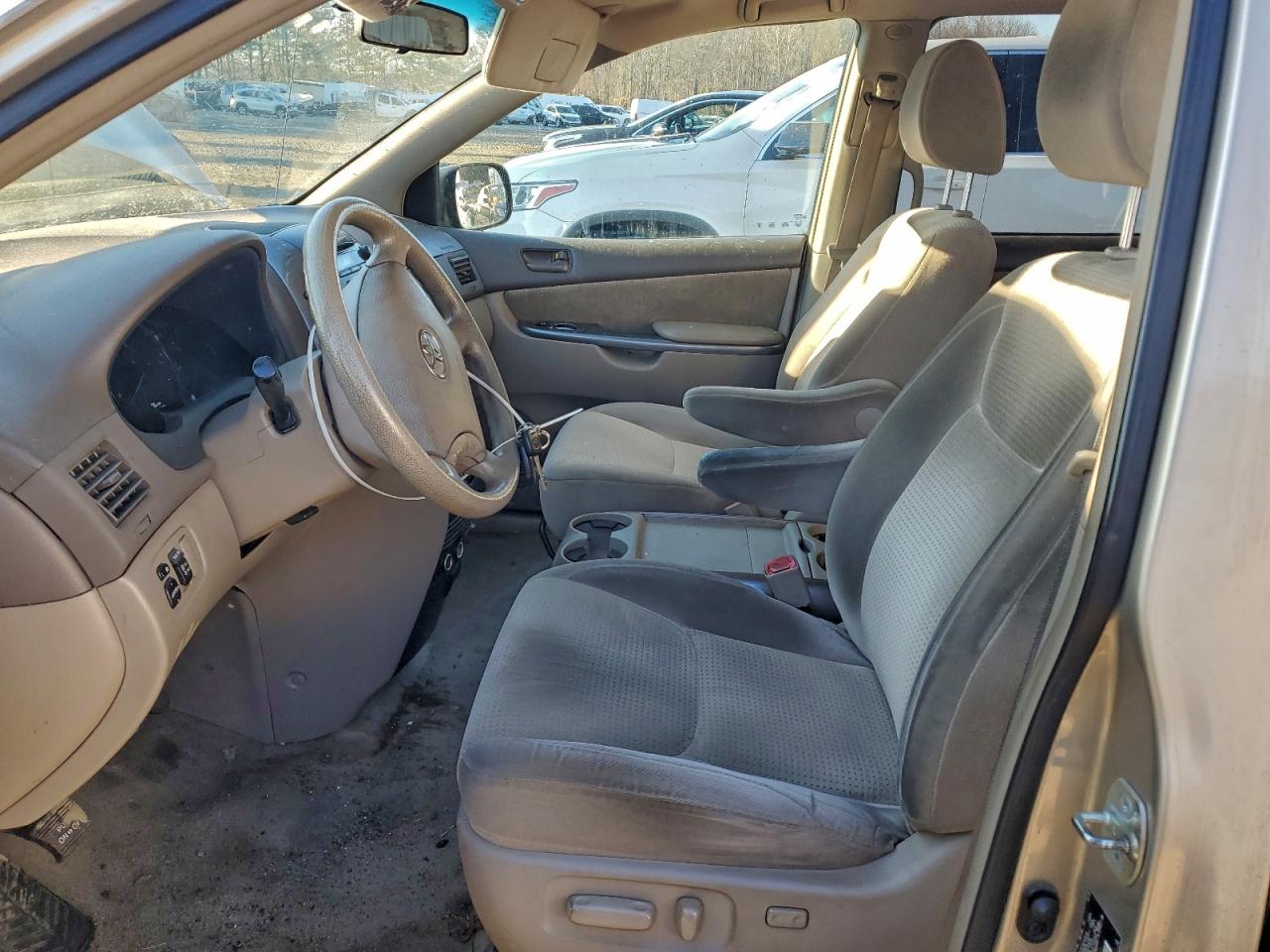 2009 TOYOTA SIENNA CE photo 7