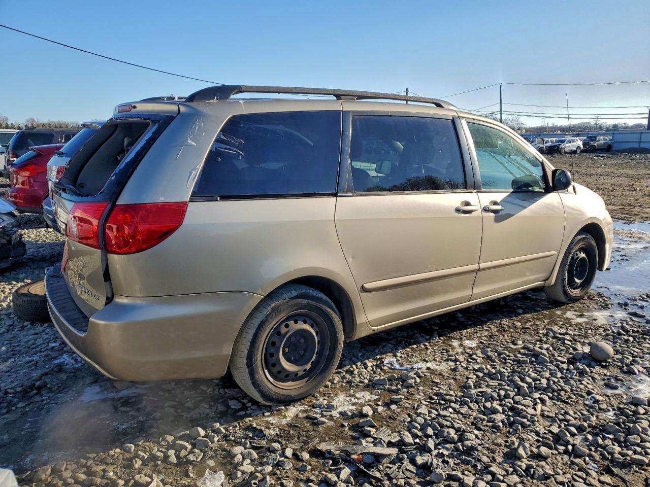 2009 TOYOTA SIENNA CE photo 3