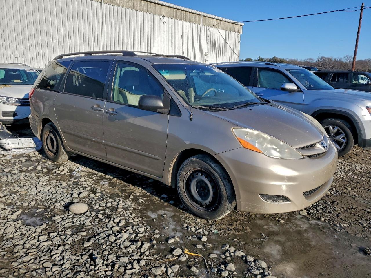2009 TOYOTA SIENNA CE photo 4