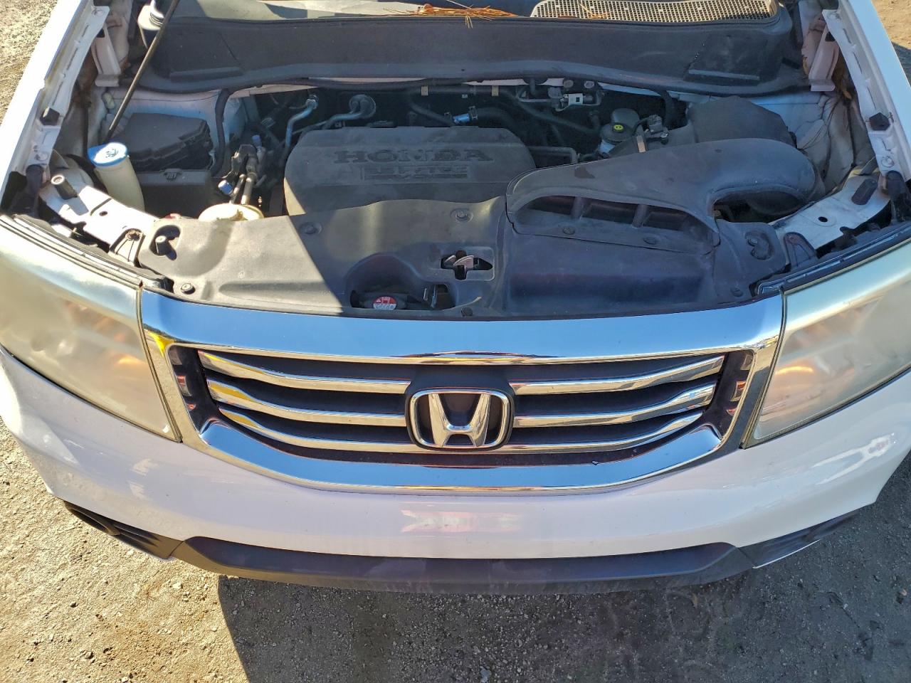 2015 HONDA PILOT LX photo 12