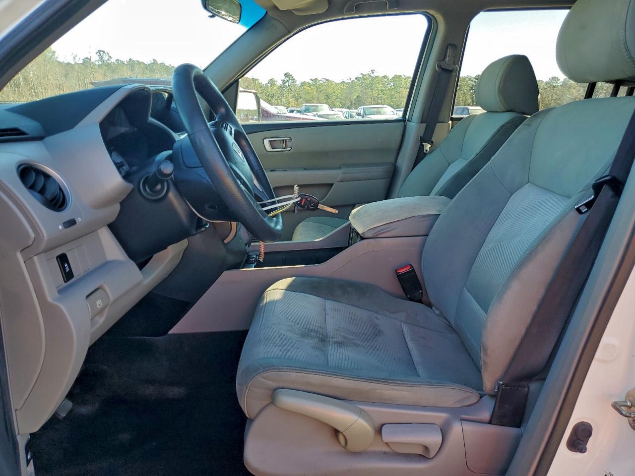 2015 HONDA PILOT LX photo 7
